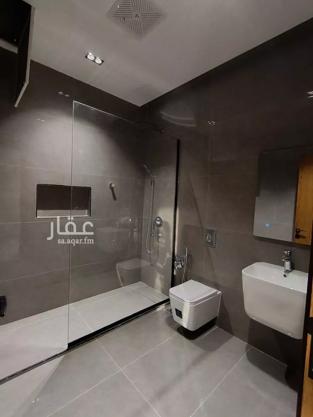 5 bedroom villa in King Faisal 3