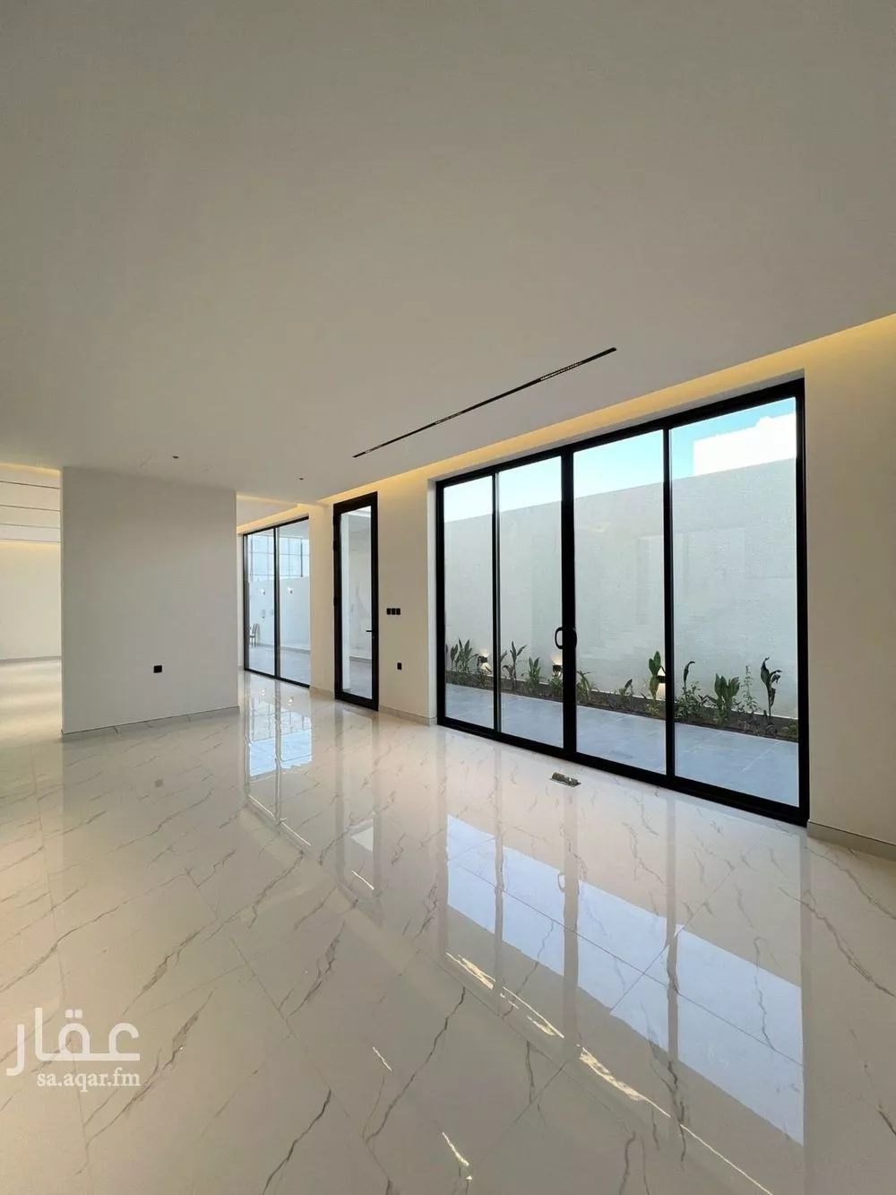 فيلا 4 غرف في العارض 12