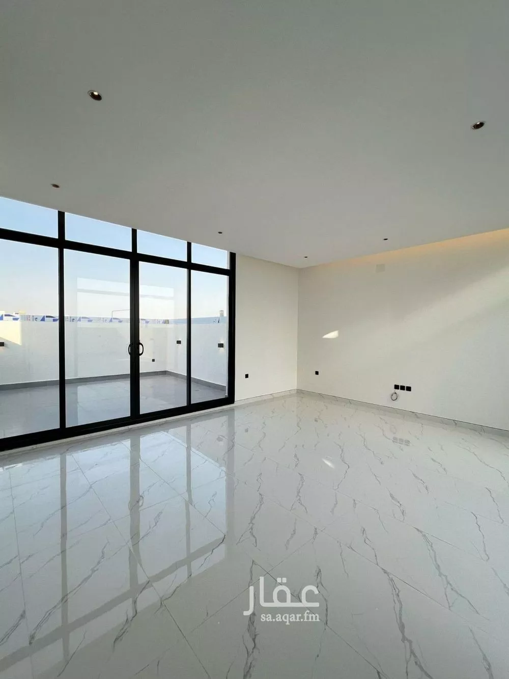 فيلا 4 غرف في العارض 3