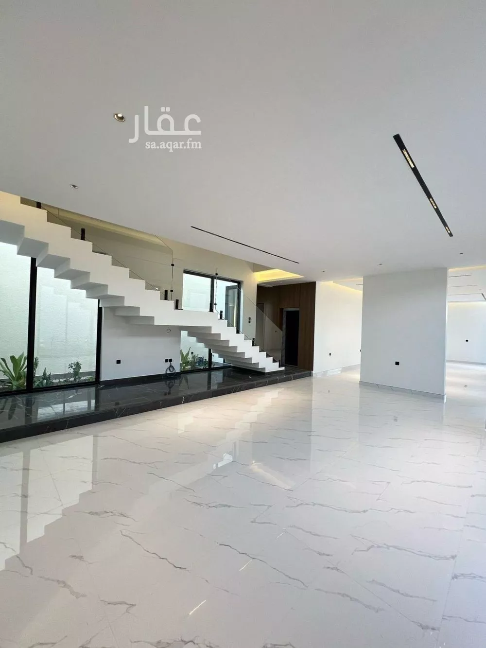 فيلا 4 غرف في العارض 5