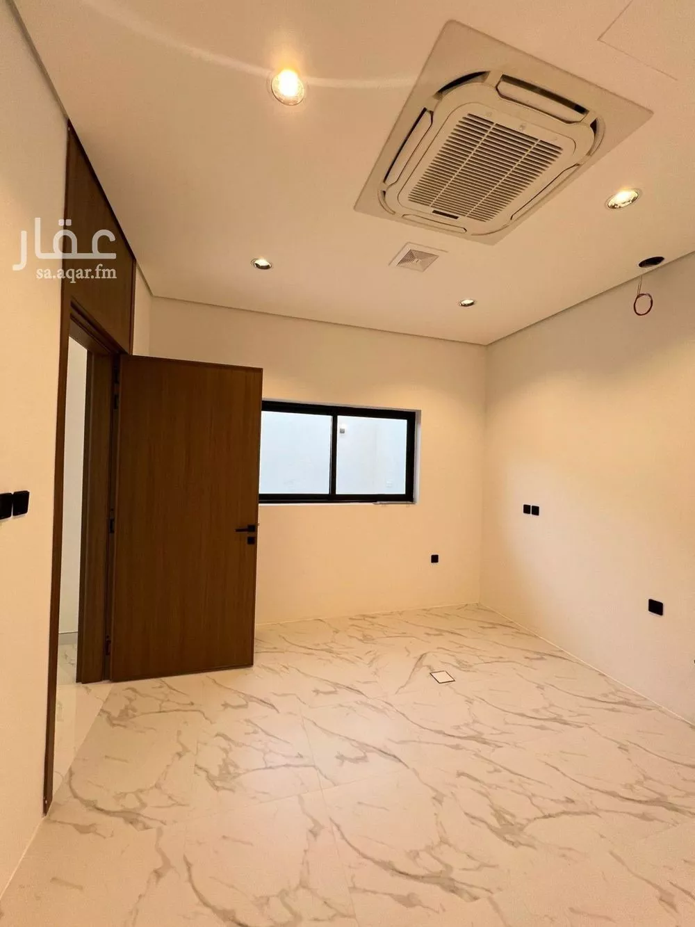 فيلا 4 غرف في العارض 7