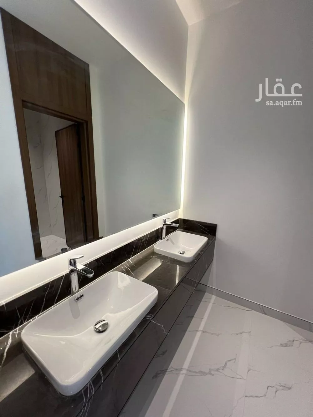 فيلا 4 غرف في العارض 8