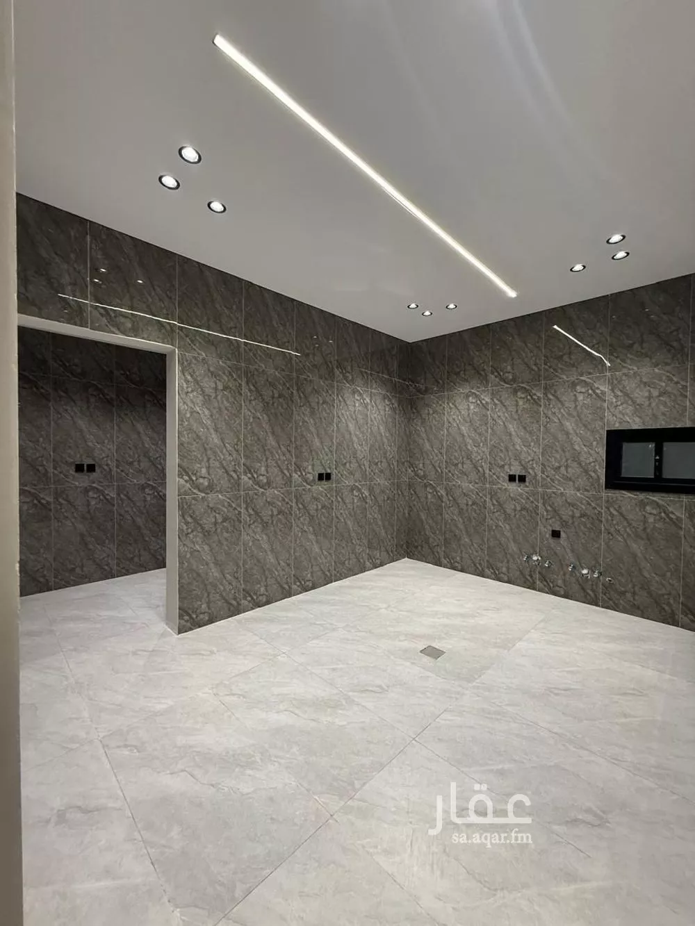 8 bedroom villa in Al Manarat 6