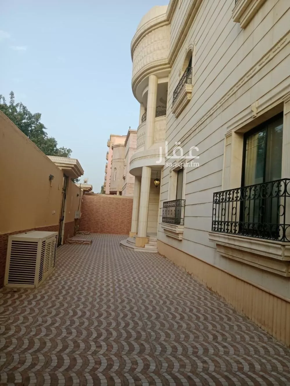 فيلا 7 غرف في الواحة 10