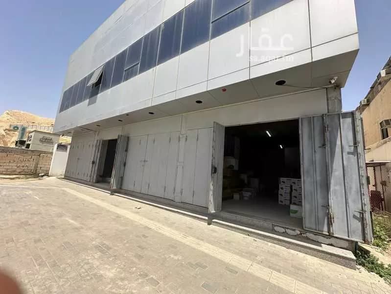 1120 sqm building in Al Aziziyah 1