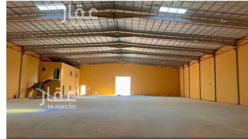 مستودع 2400 م² في السلي 4