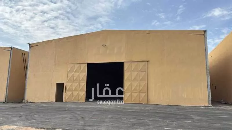 مستودع 2400 م² في السلي 6