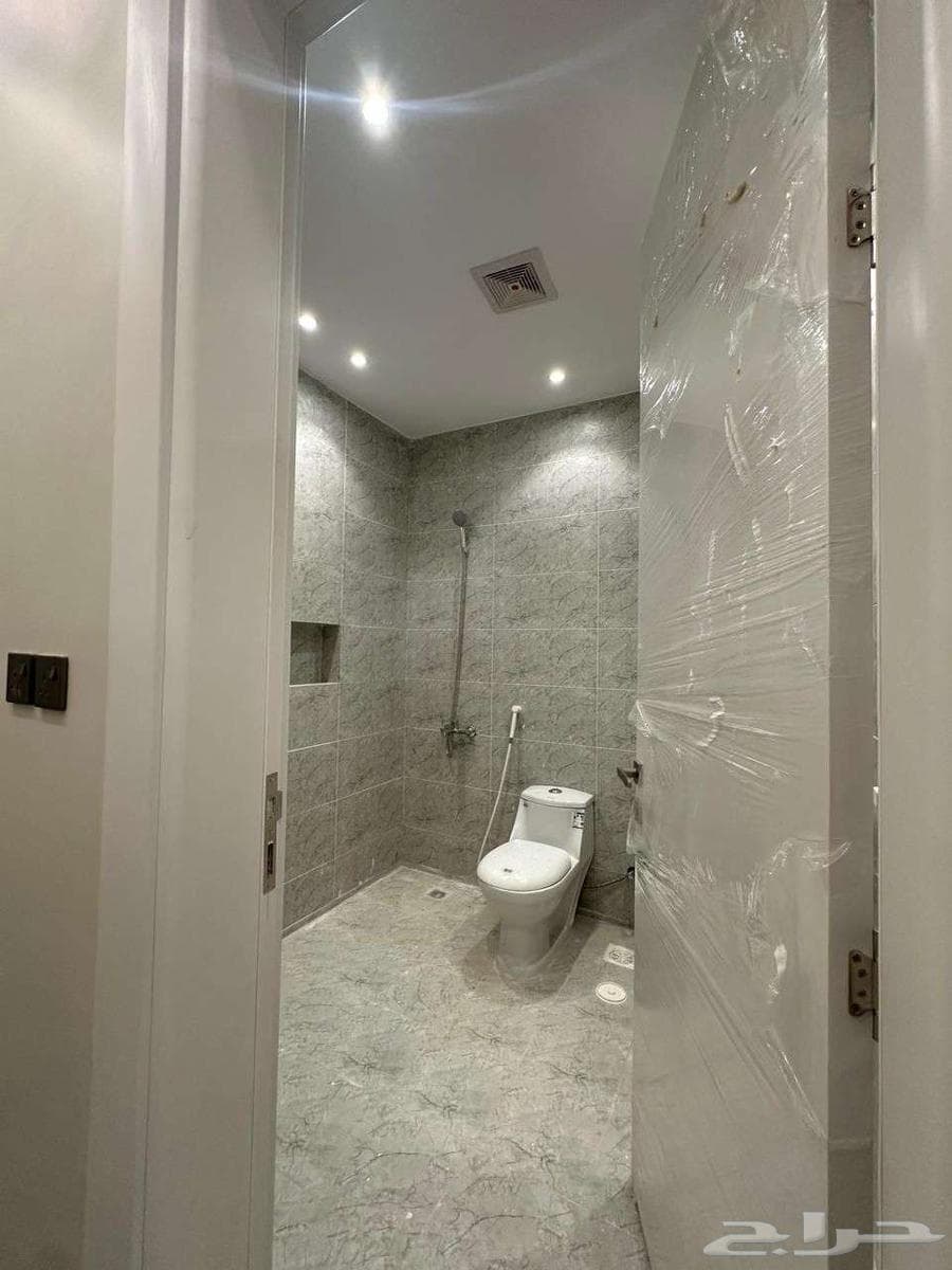 فيلا 7 غرف في البحيرات 10