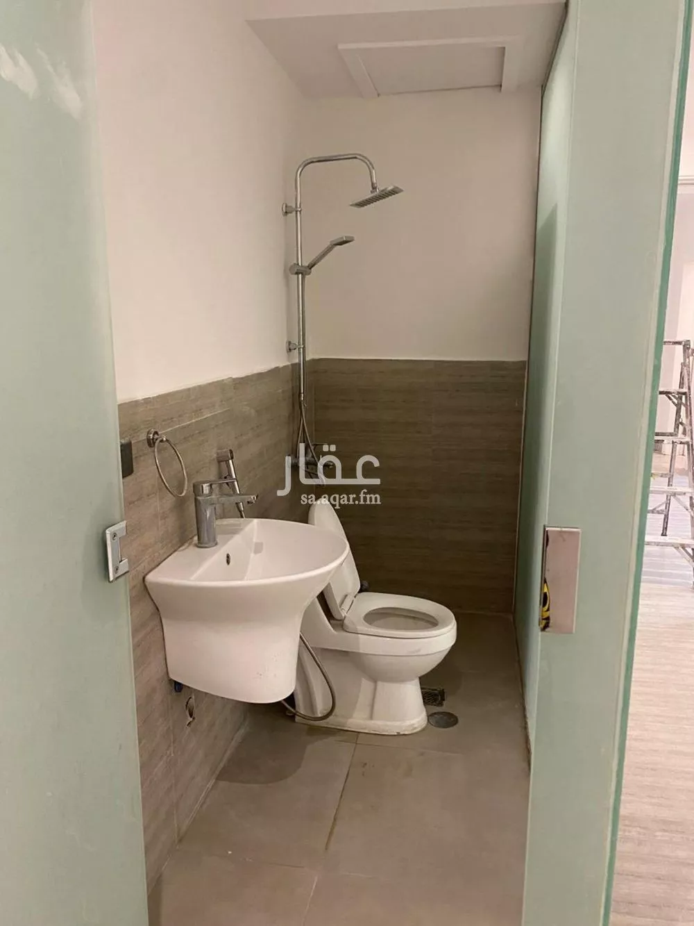 شقة 3 غرف في الملقا 4