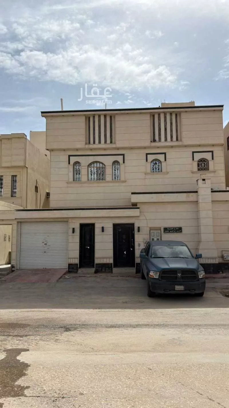 5 bedroom villa in Al Rimal 3