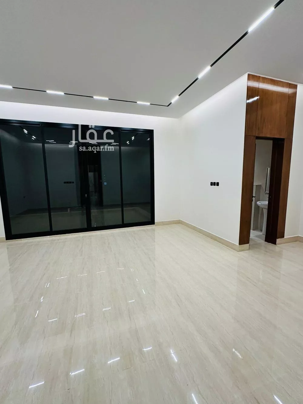 فيلا 6 غرف في الرمال 10