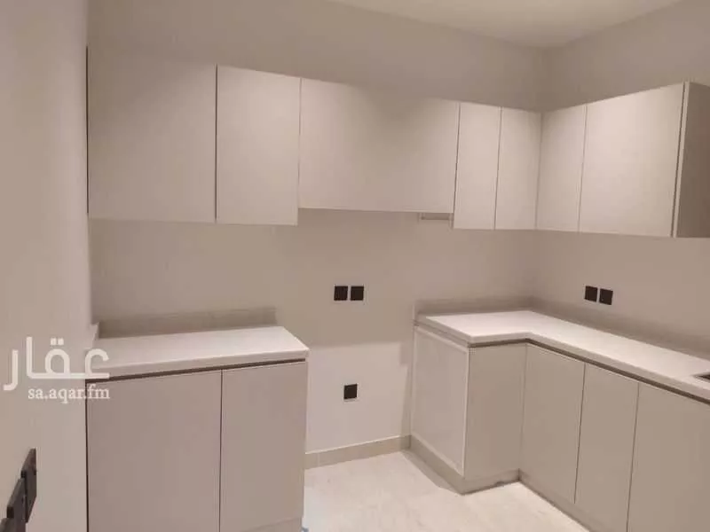 شقة 5 غرف في الحمرا 15