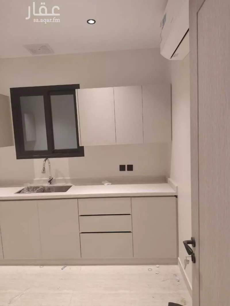 شقة 5 غرف في الحمرا 10