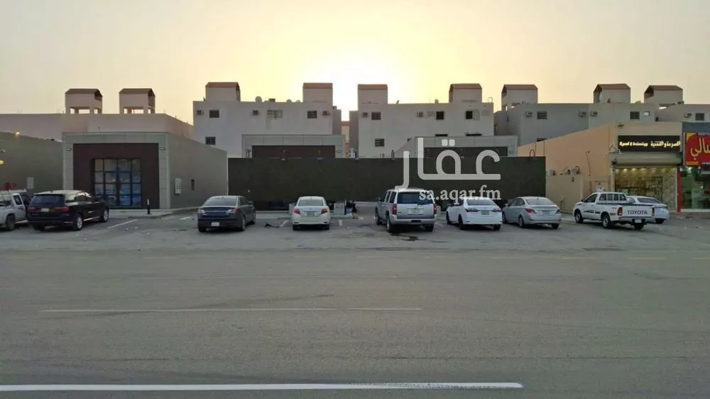 محل 2100 م² في طويق 1