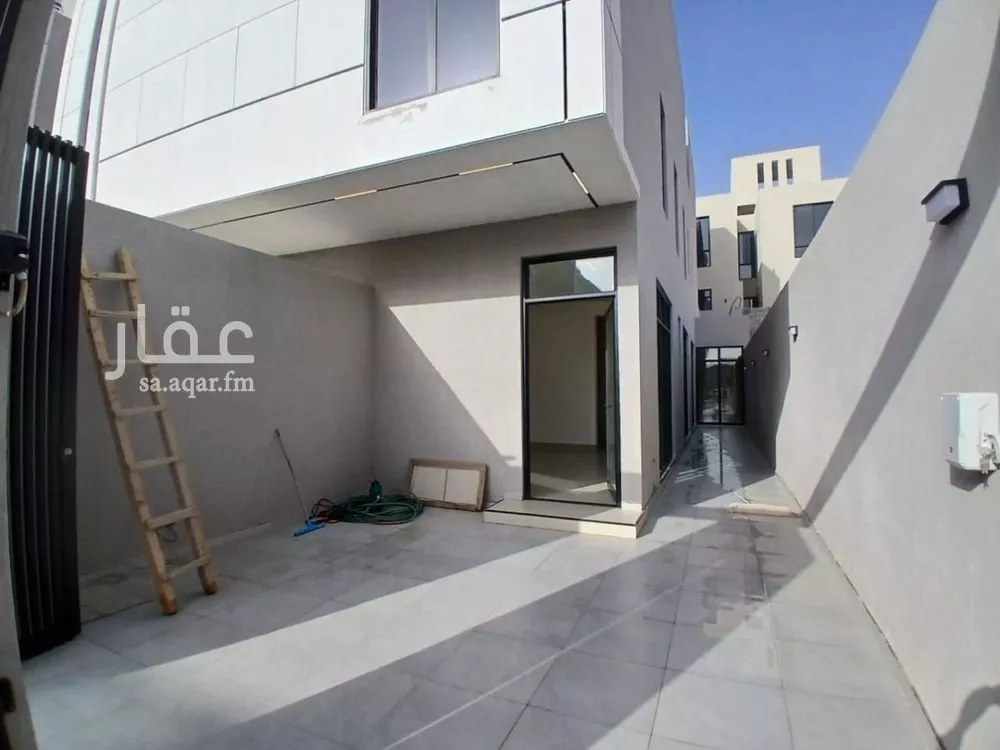 3 bedroom floor in Al Rimal 8