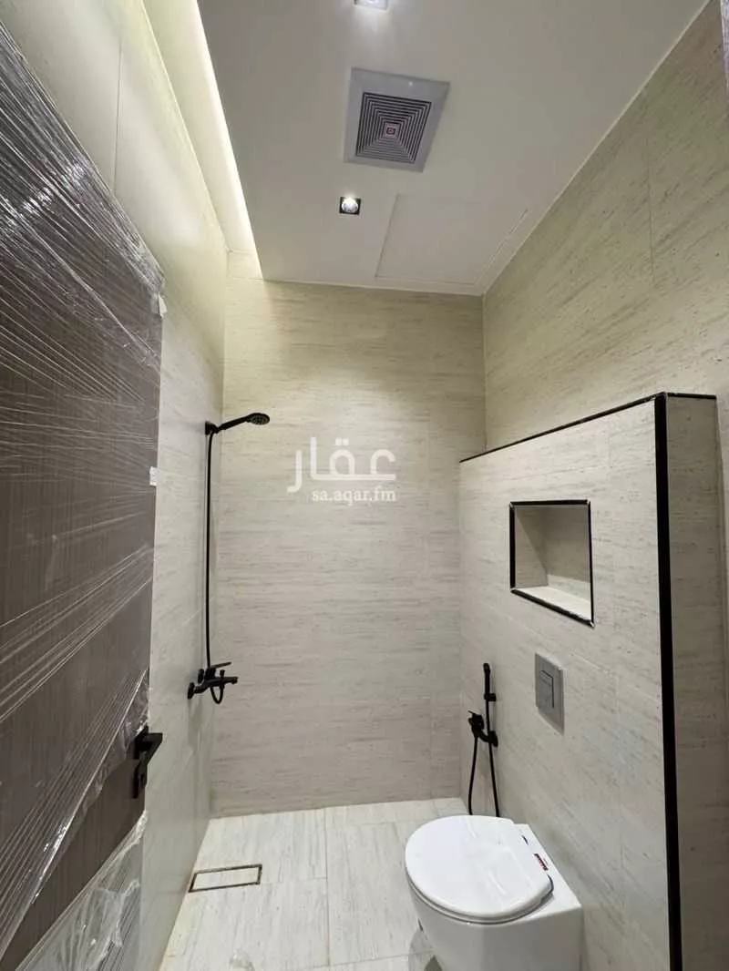 3 bedroom floor in Al Janadriyah 3