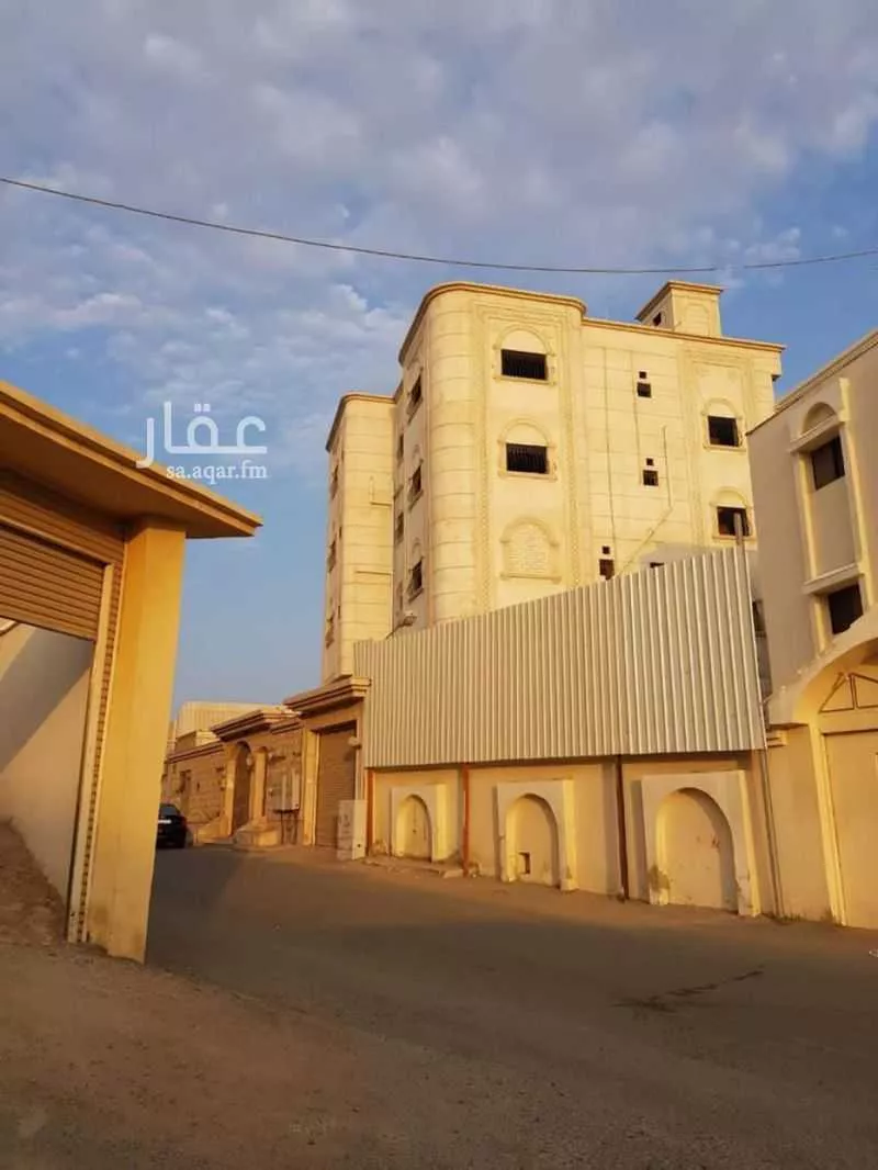 602 sqm building in Umm Al Silm 2