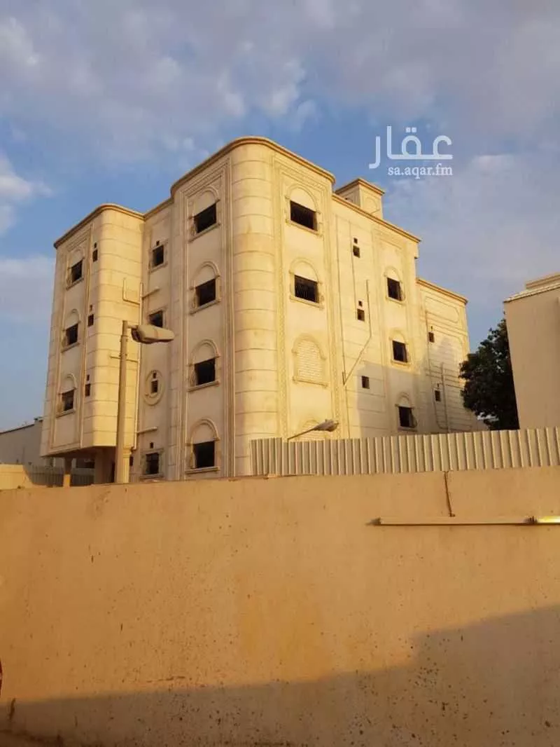 602 sqm building in Umm Al Silm 3