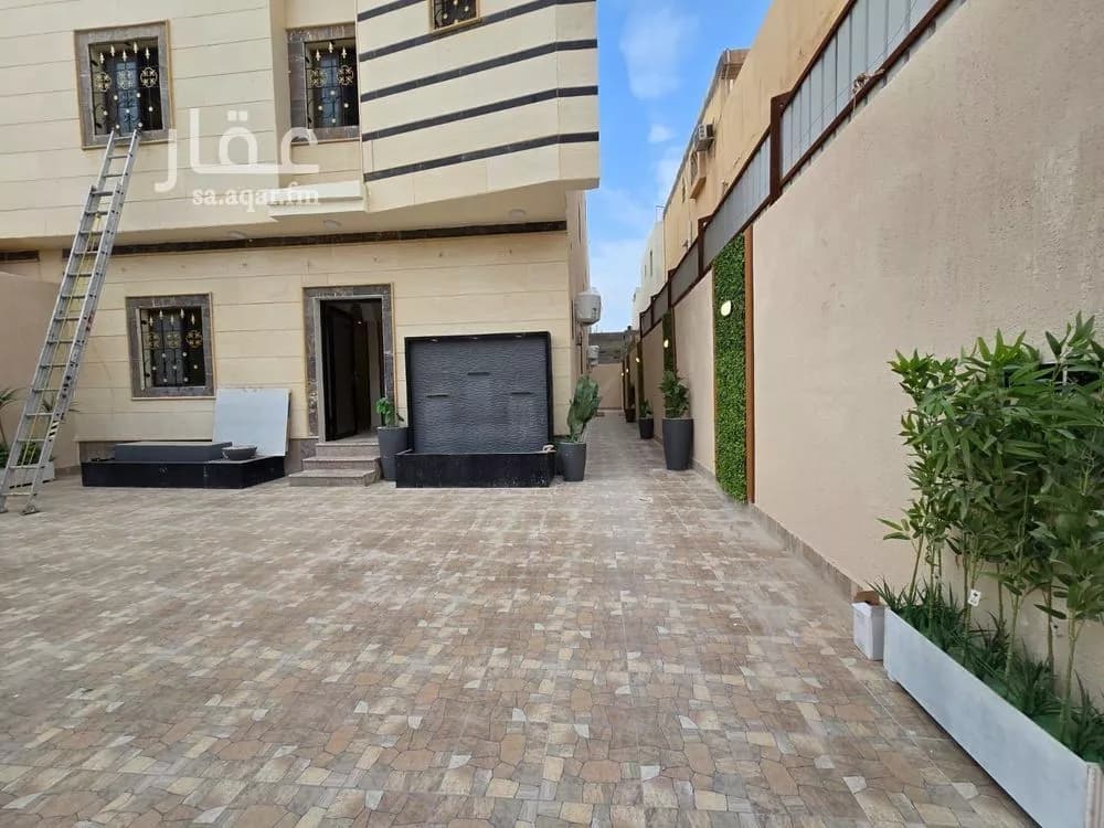 8 bedroom villa in Dahiat King Fahd 3