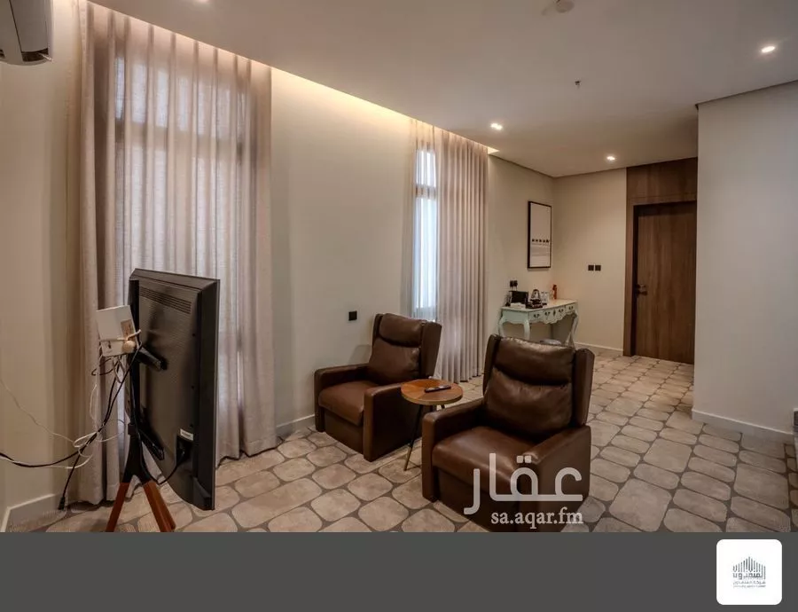 فيلا 4 غرف في السيف 14