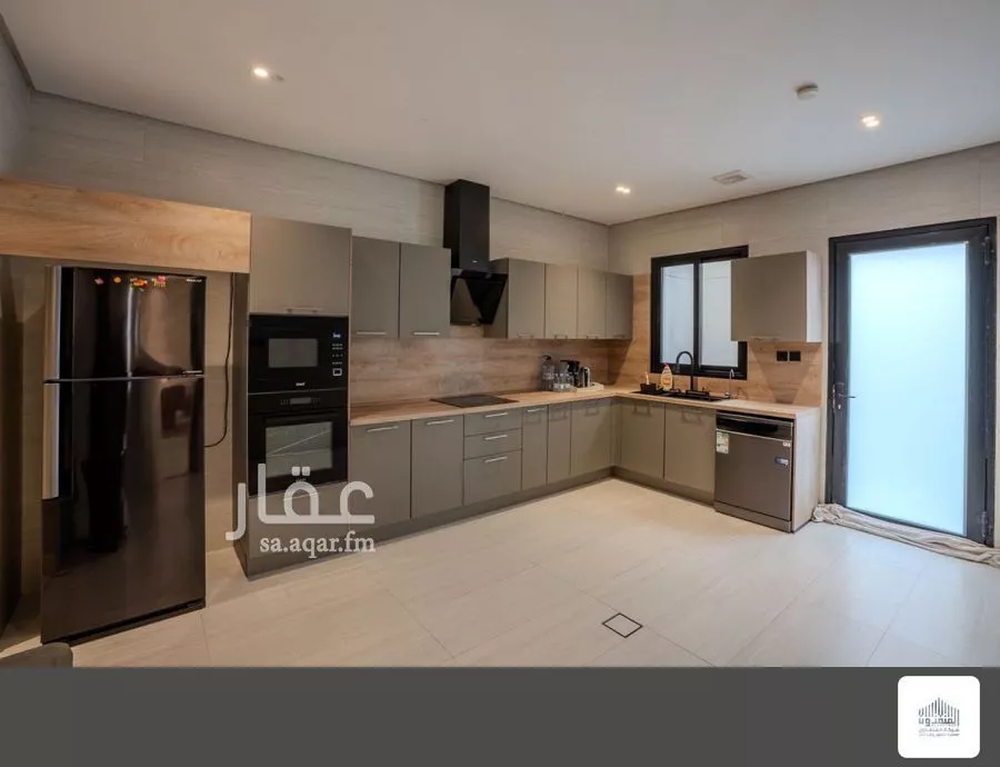 فيلا 4 غرف في السيف 5