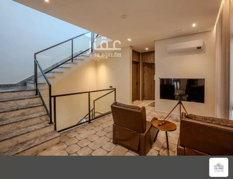 فيلا 4 غرف في السيف 10