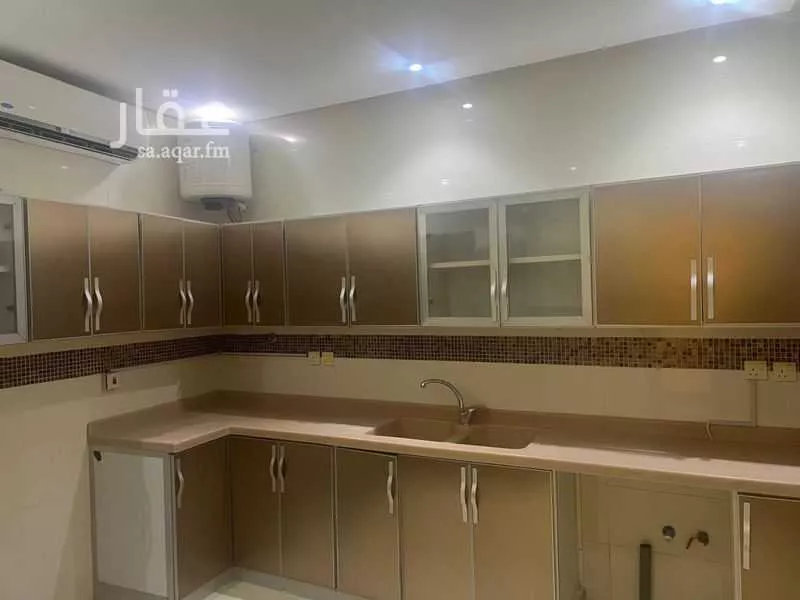 عمارة 862 م² في الملقا 5