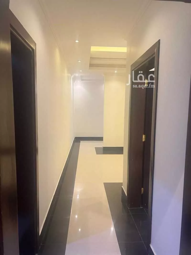 عمارة 862 م² في الملقا 10