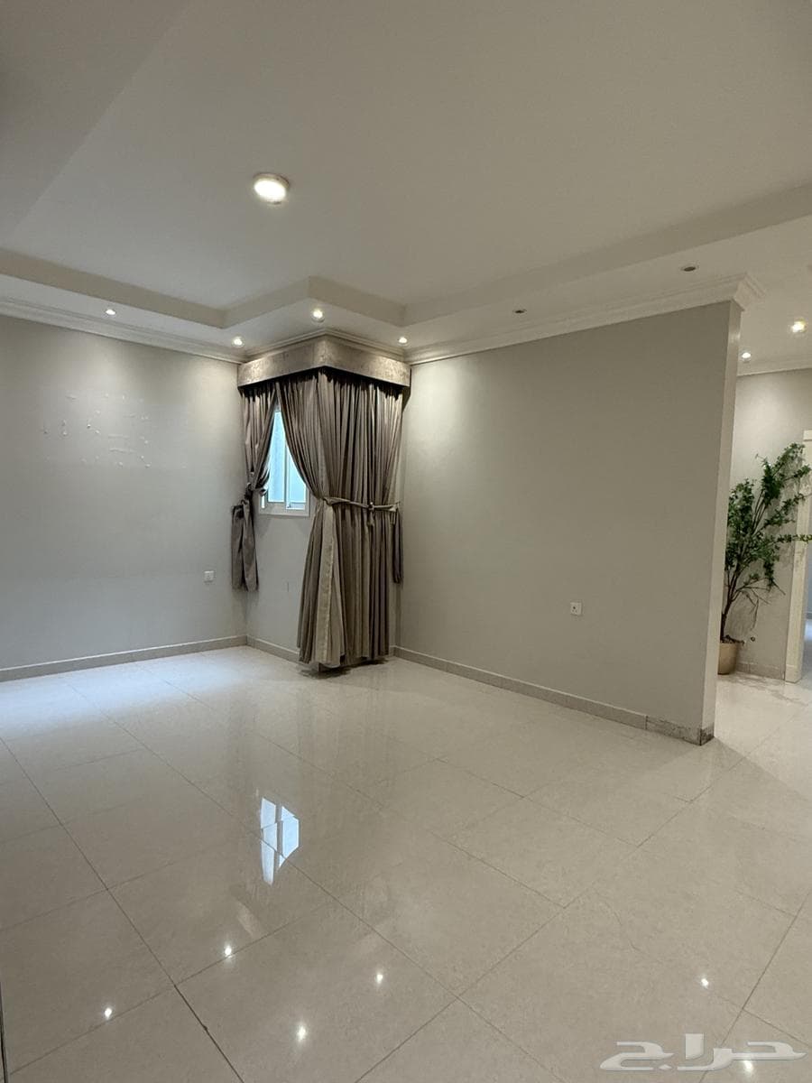 3 bedroom apartment in Al Yasmin 6