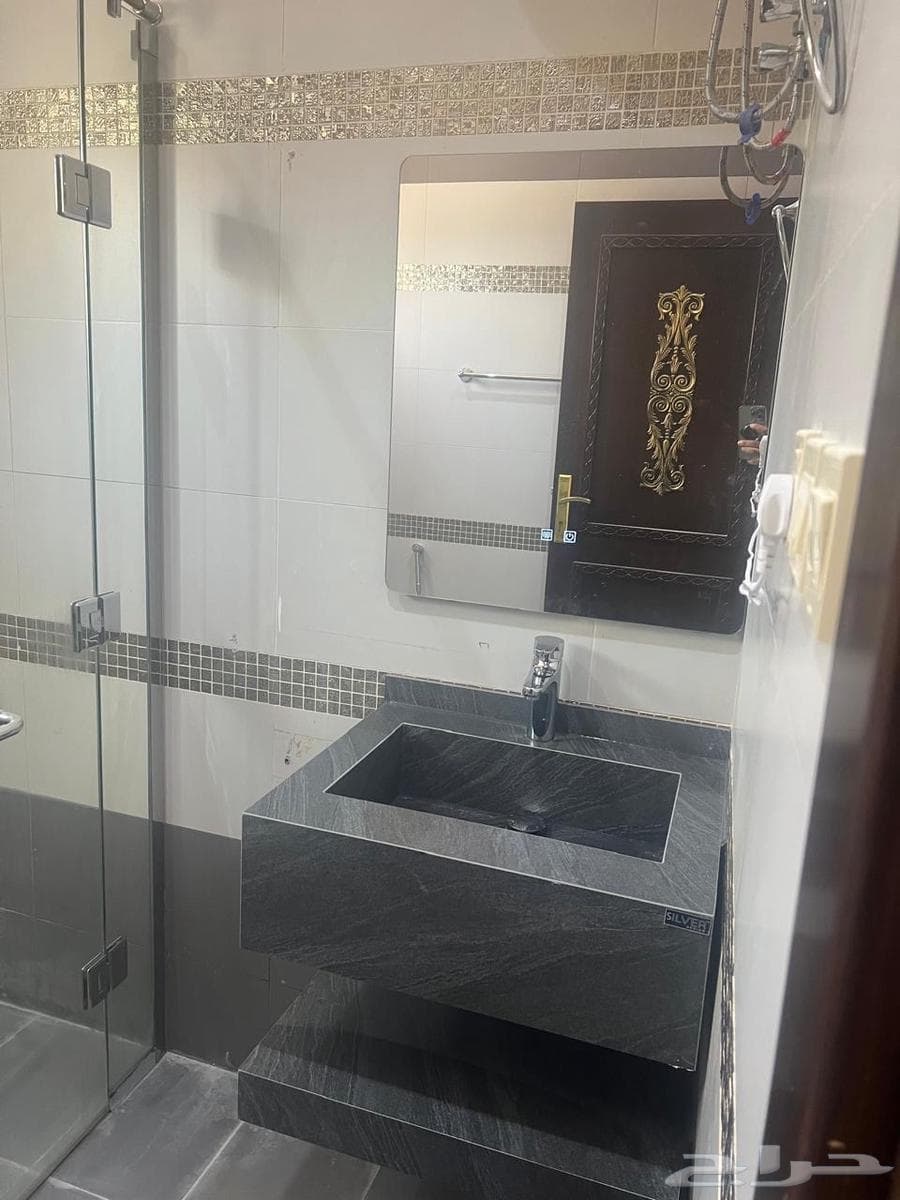 شقة 22 غرف في الملقا 22