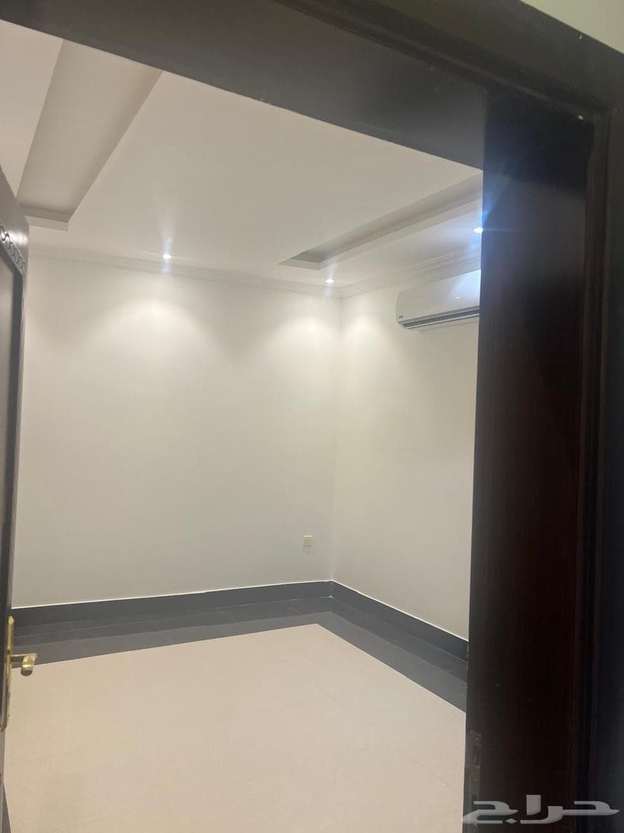 شقة 22 غرف في الملقا 27