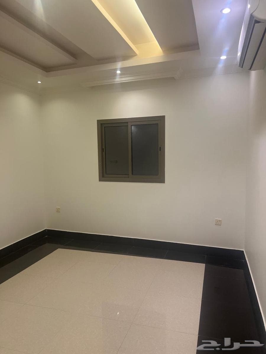 شقة 22 غرف في الملقا 6