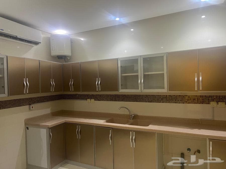 شقة 22 غرف في الملقا 10