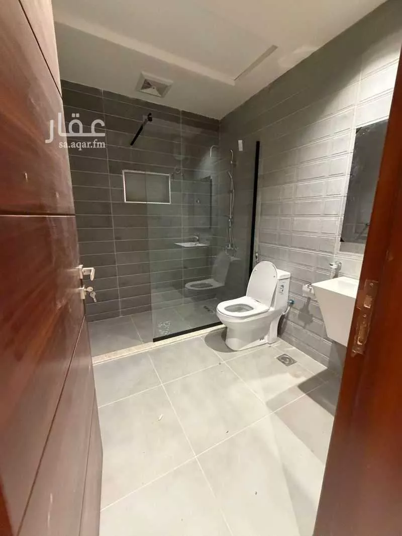 شقة 4 غرف في طيبة 5