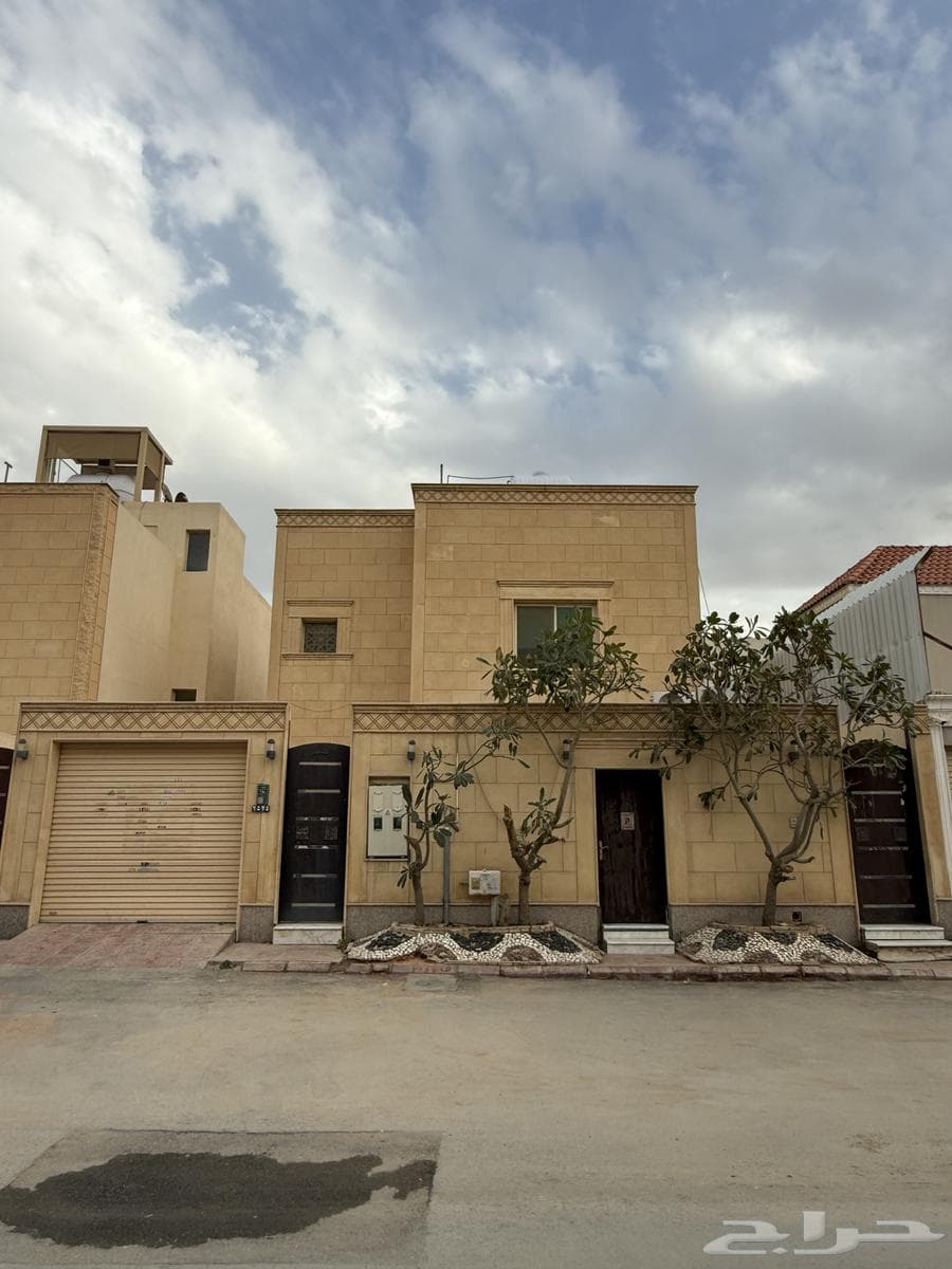 فيلا 8 غرف في الياسمين 1