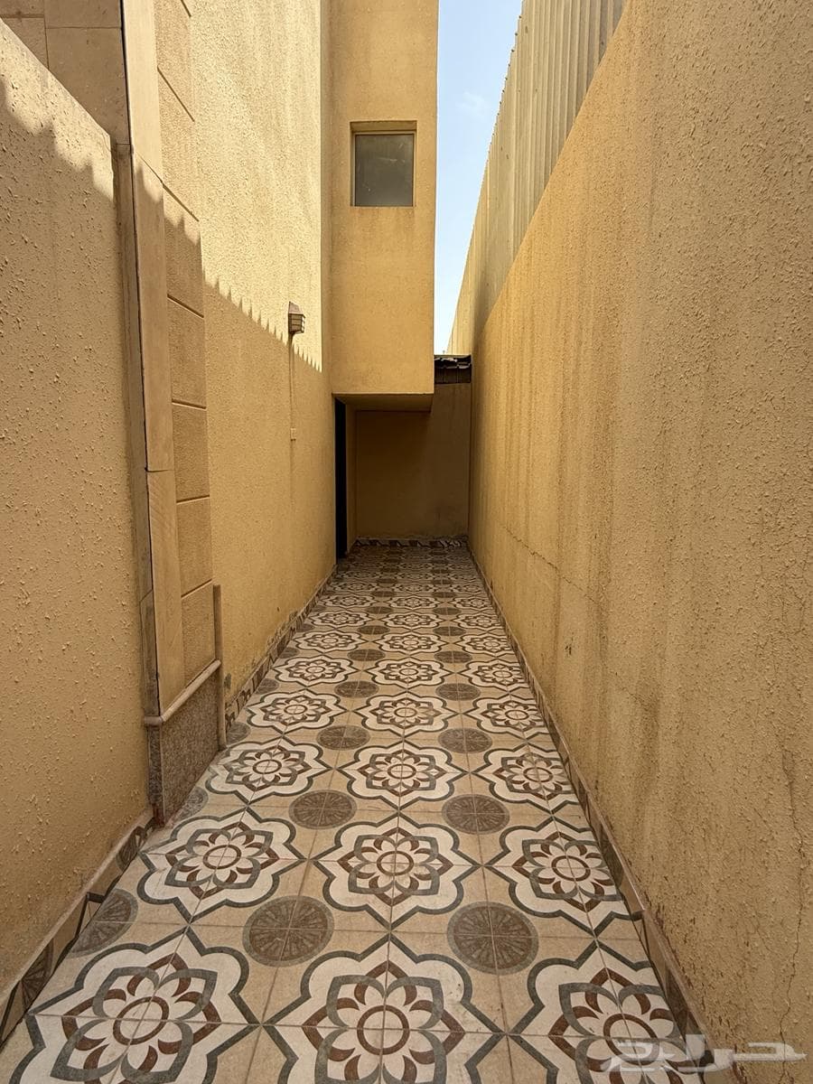 فيلا 8 غرف في الياسمين 12