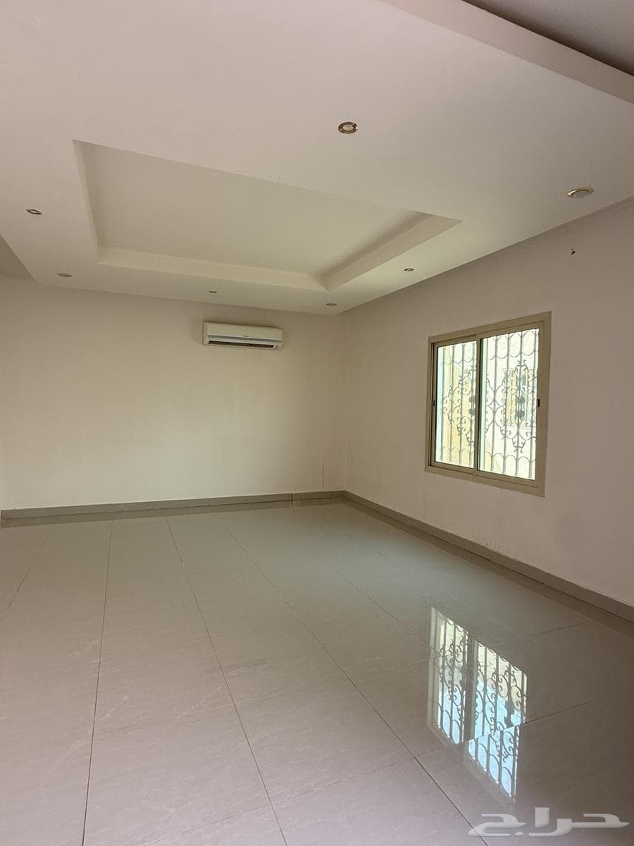 فيلا 8 غرف في الياسمين 3