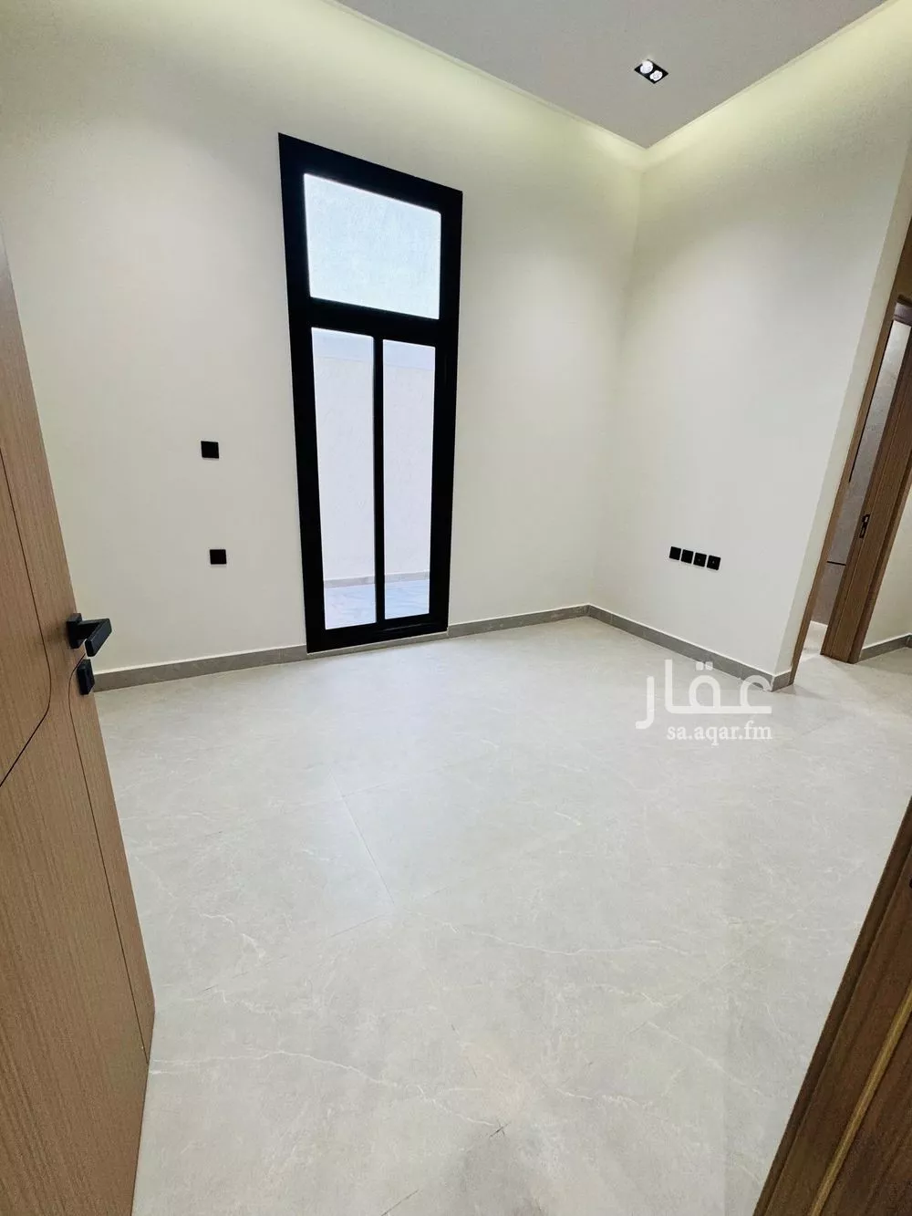 فيلا 5 غرف في الملك فيصل 12