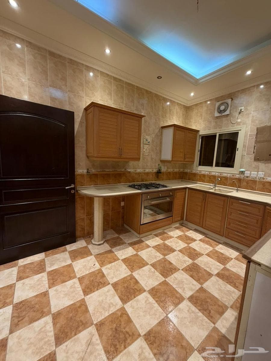 شقة 4 غرف في البساتين 1