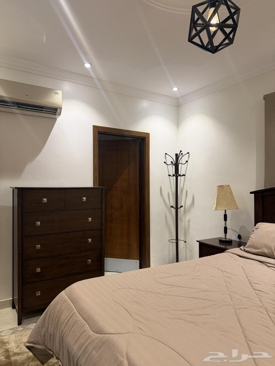 شقة 5 غرف في الزهراء 19