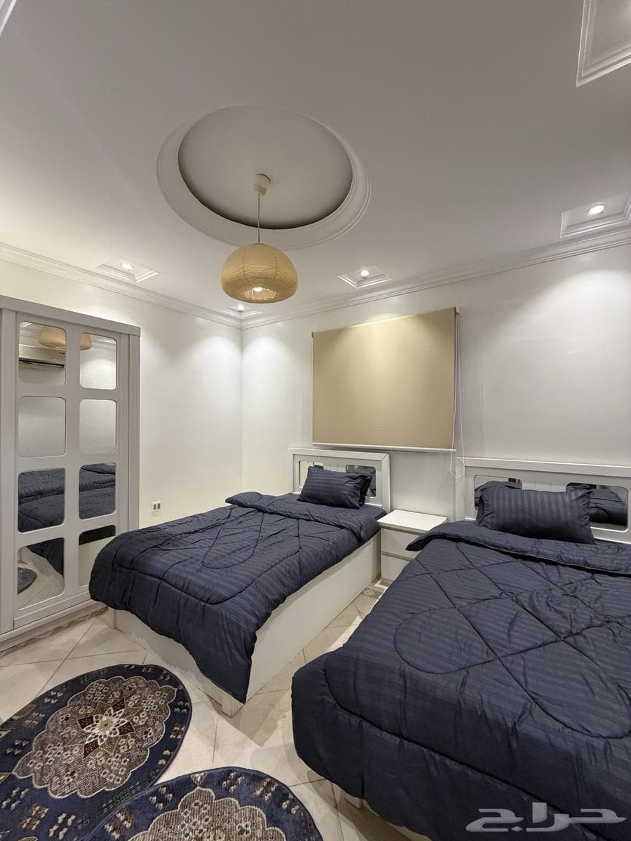 شقة 5 غرف في الزهراء 20