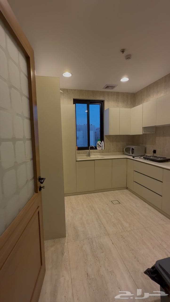 شقة 2 غرف في الحمرا 11