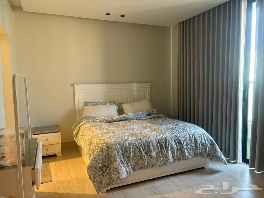 شقة 2 غرف في الحمرا 5