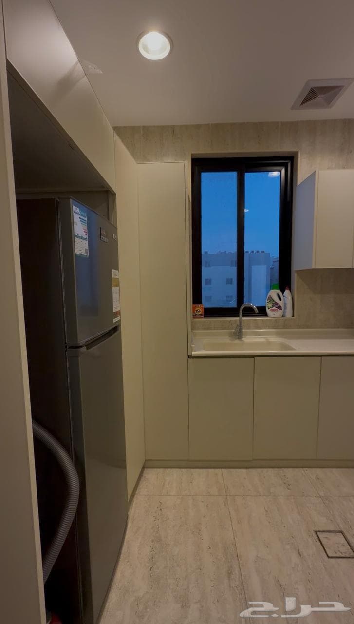 شقة 2 غرف في الحمرا 9