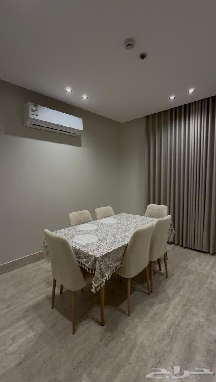 شقة 2 غرف في الحمرا 10