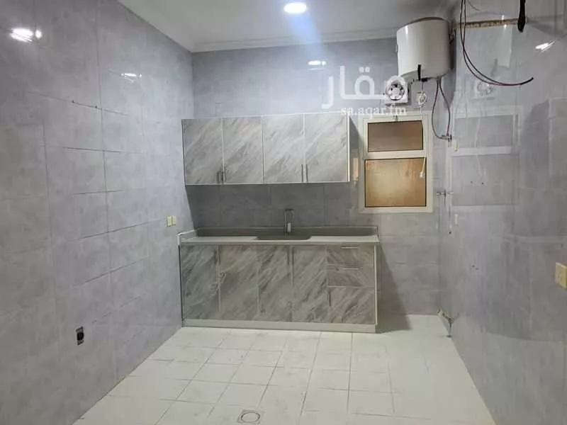 325 sqm building in Al Rabie 1