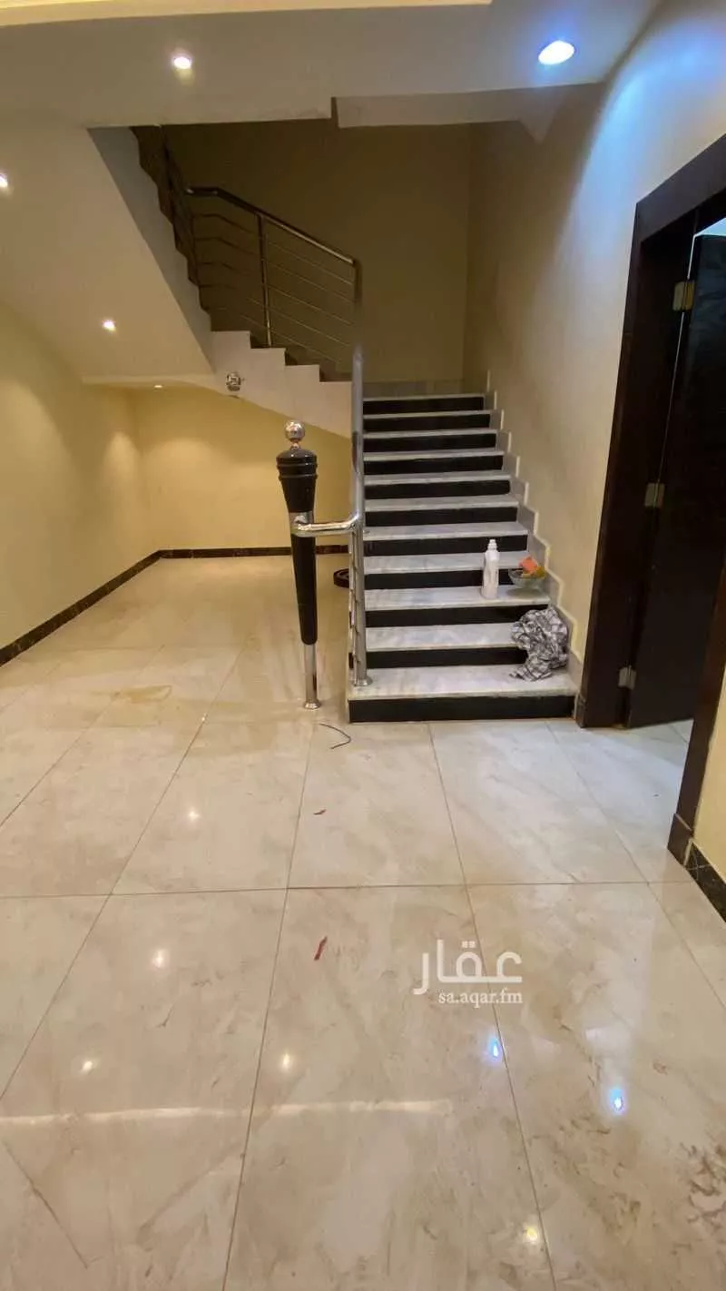 فيلا 5 غرف في طيبة 2