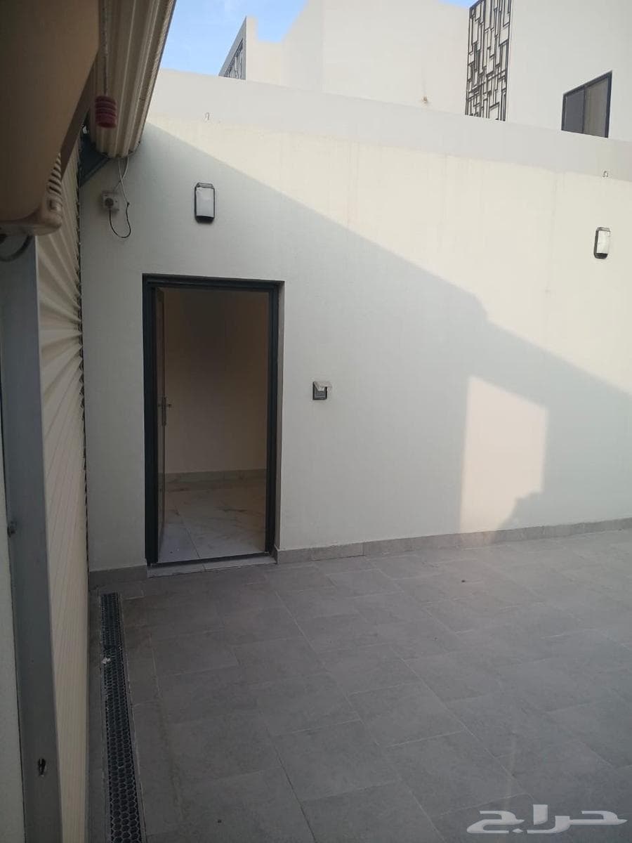 فيلا 4 غرف في الحسام 6