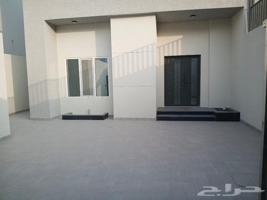 فيلا 4 غرف في الحسام 8