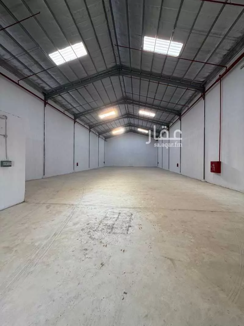مستودع 4250 م² في السلي 5